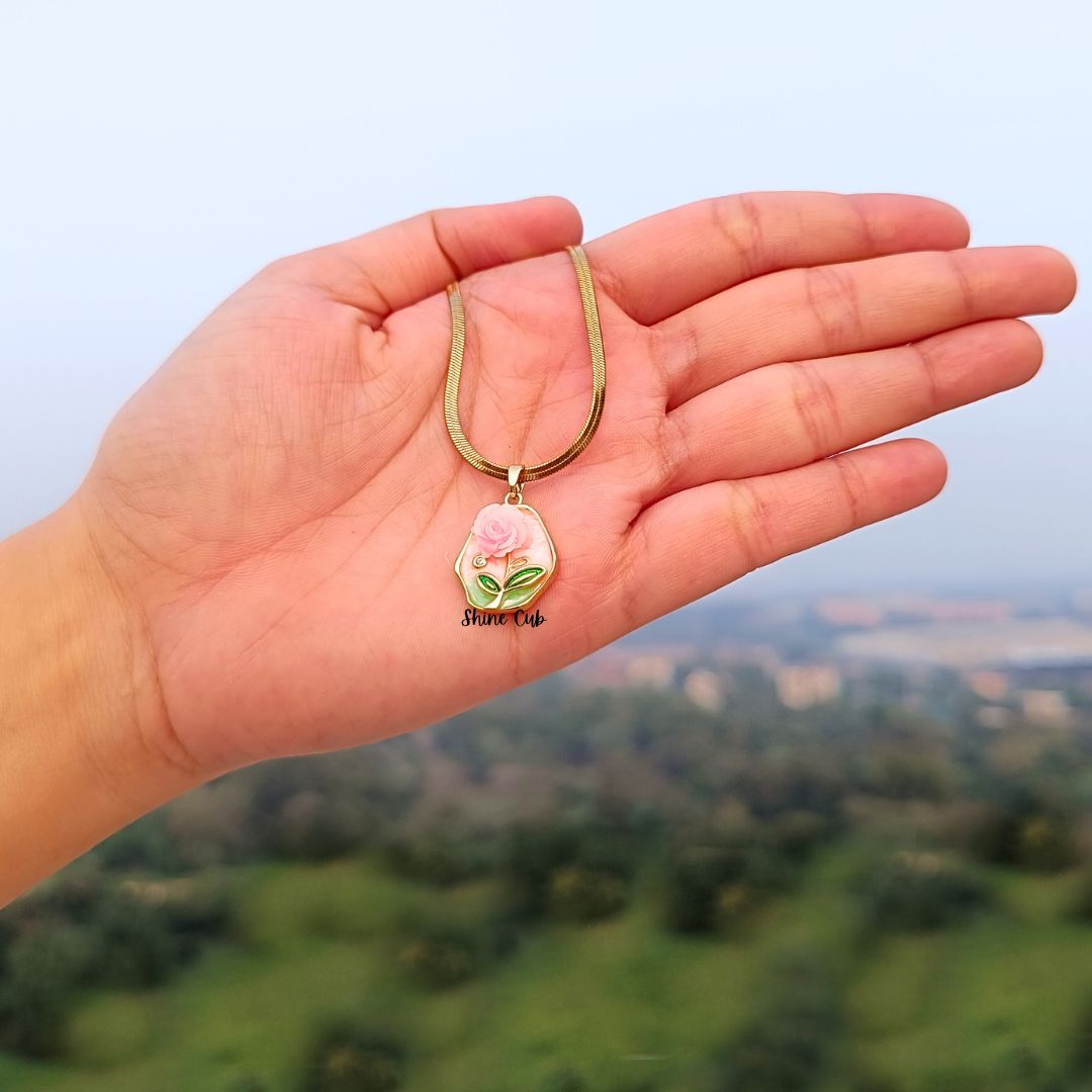 Rosa Necklace