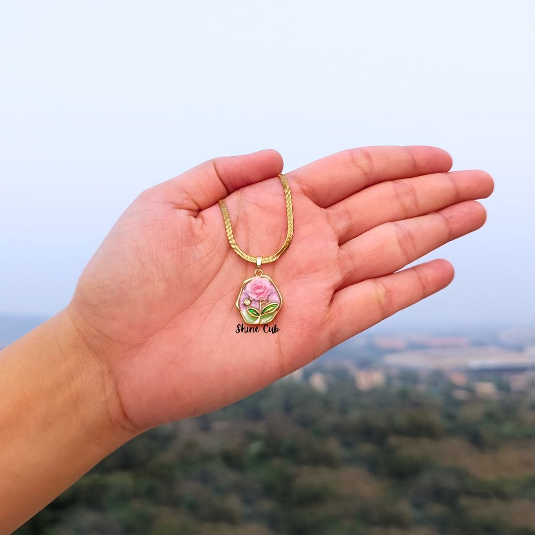 Rosa Necklace